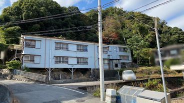 伊東市湯川｜駅裏高台　海一望の収益物件　