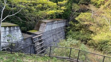 川の上流を確認する